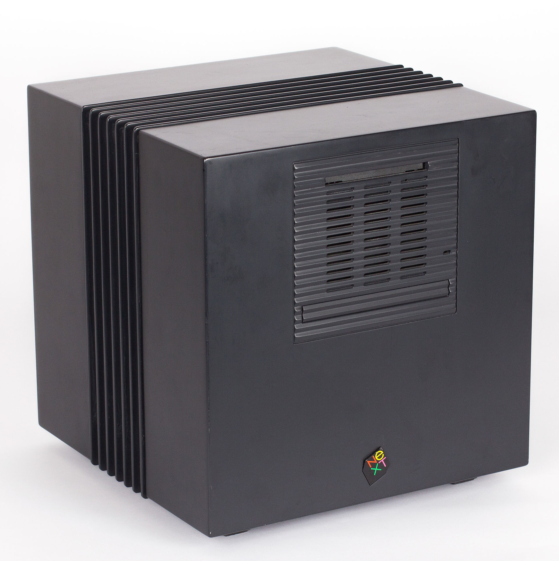 1920px-NeXTcube.jpg