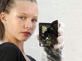 1979609362-apple-bites-row-exploding-ipod.jpg