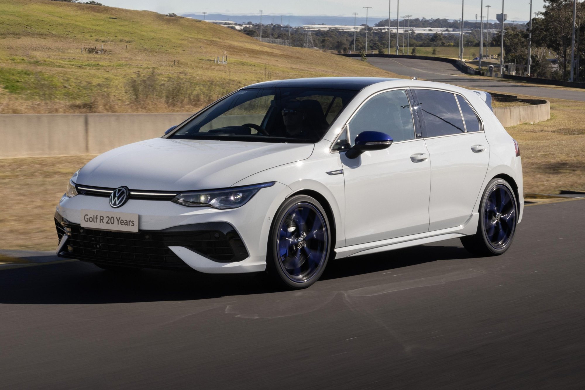 2023-Volkswagen-Golf-R-20-Years-022.jpg