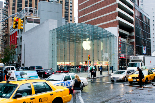 23applestore_upperwest_CNET_1_540x359.jpg