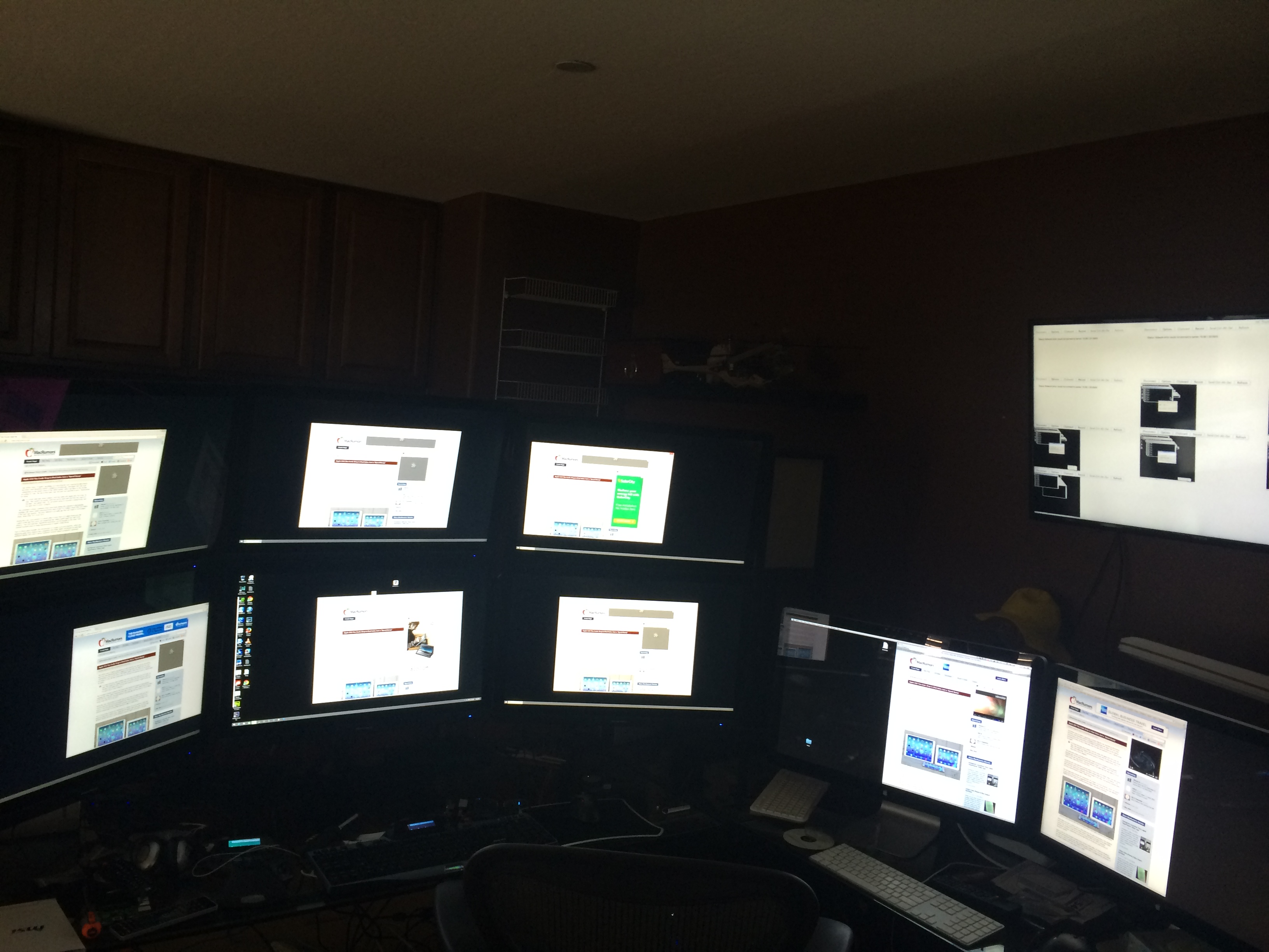 9 monitors.JPG