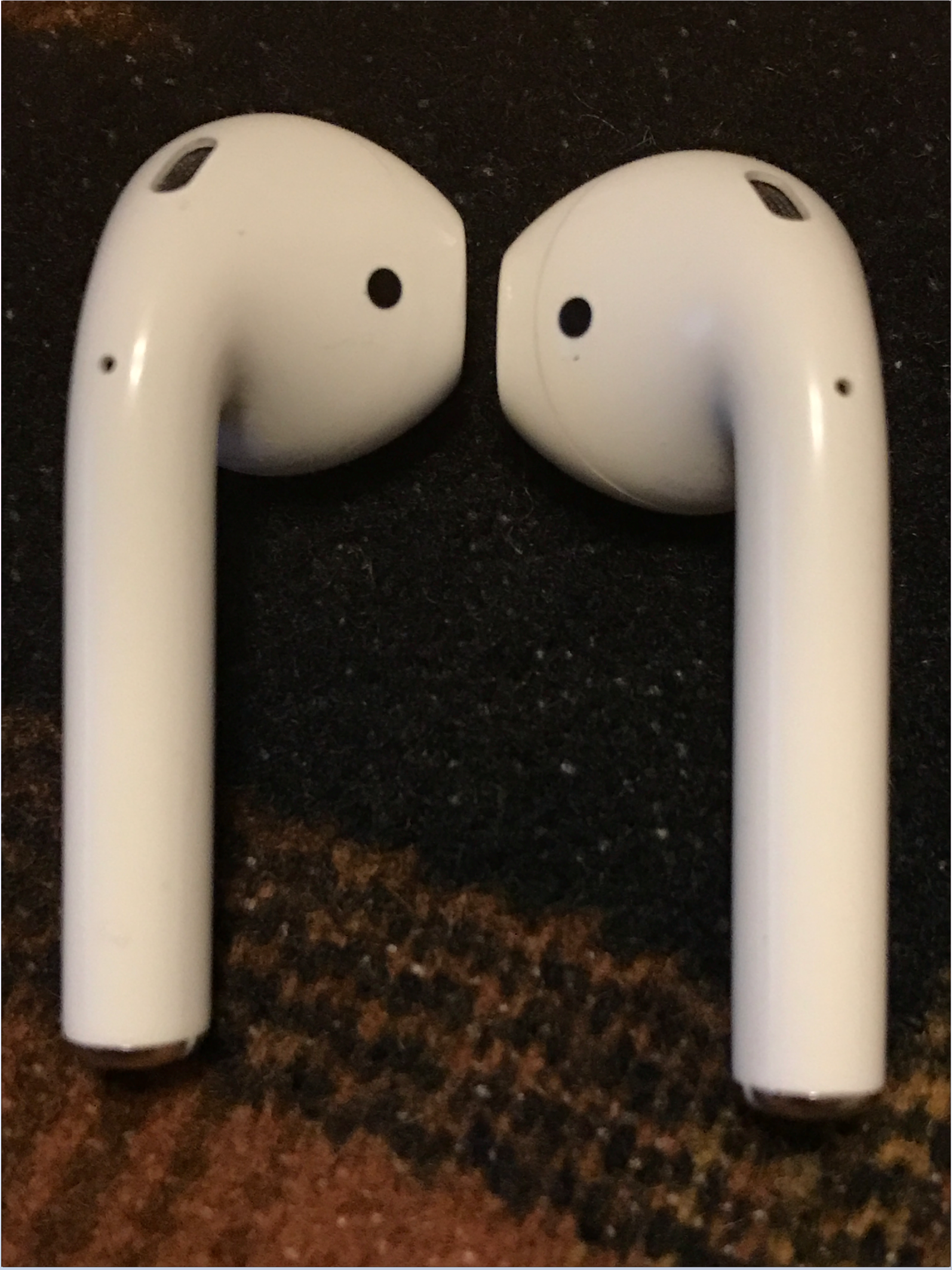 AIRPODS DARK LINE.png