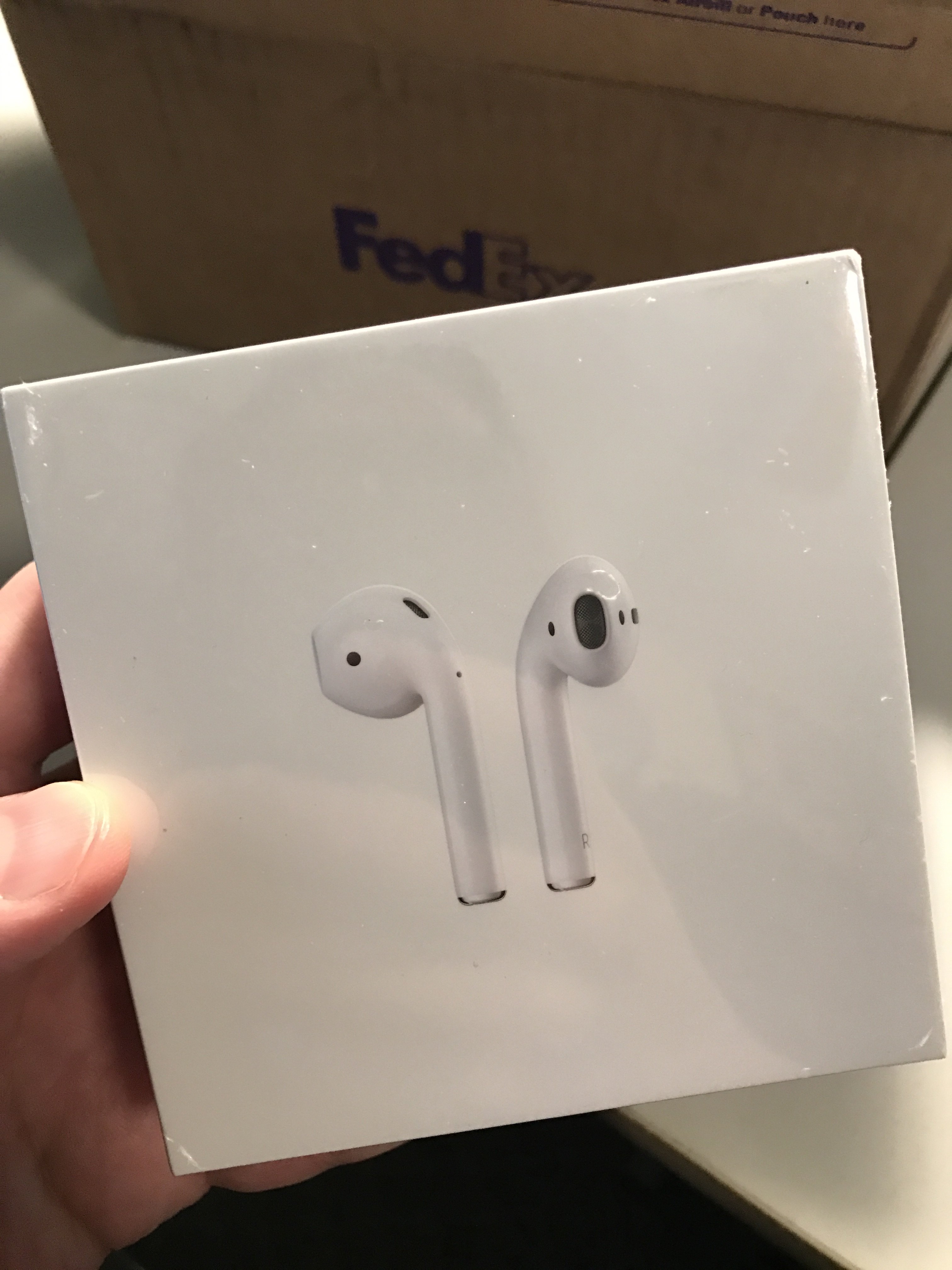 airpods.JPG