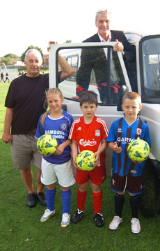 alan-peacock-joins-sandy-mackenzie-571499527.jpg