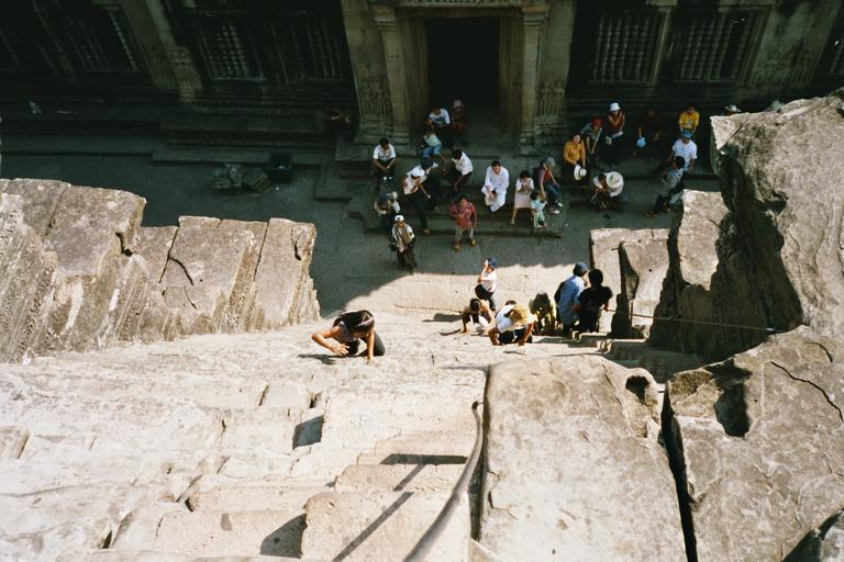 angkor wat stairs2.jpg