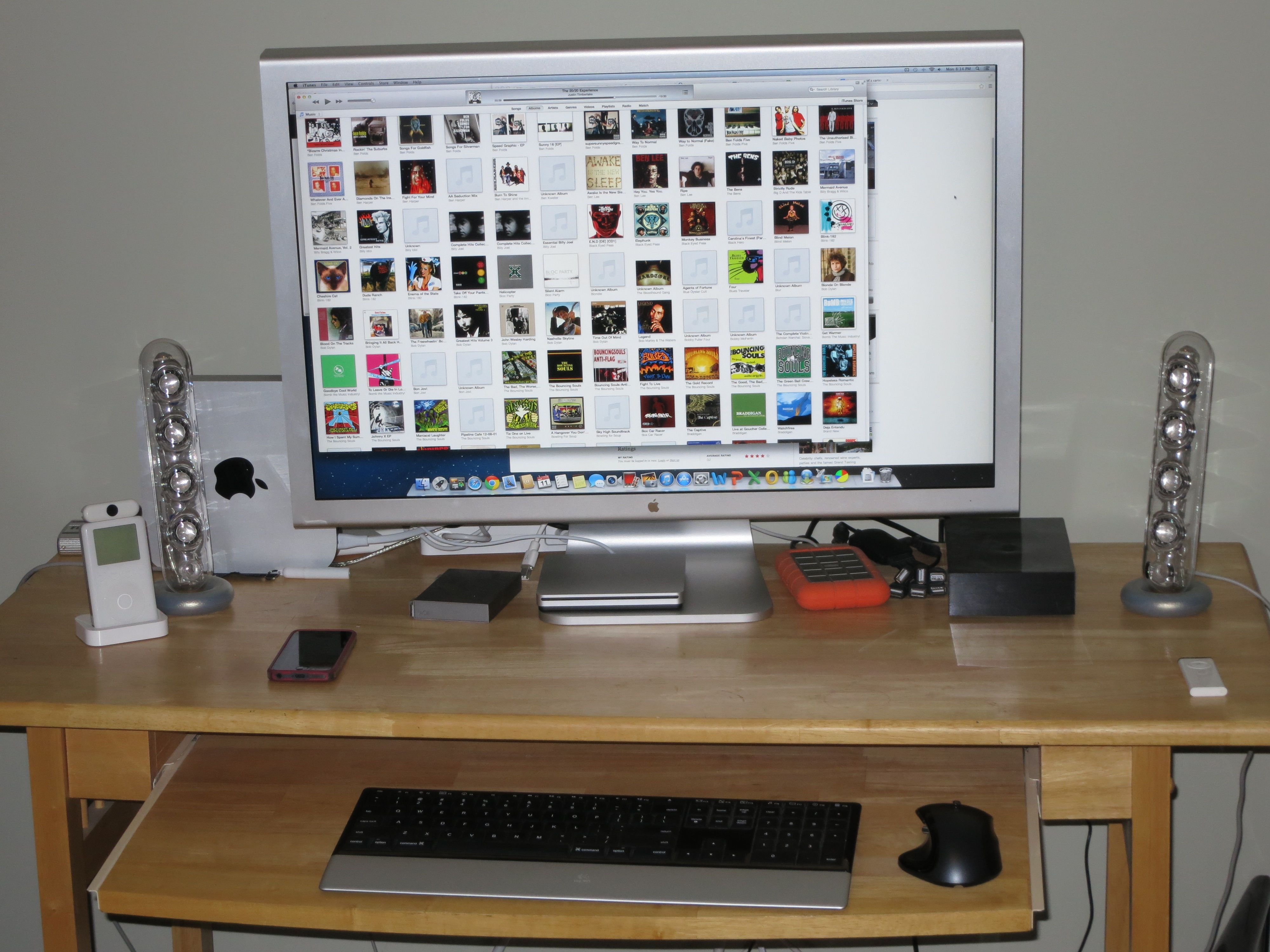 Apple CInema Display 30%22 Mac Mini.jpg