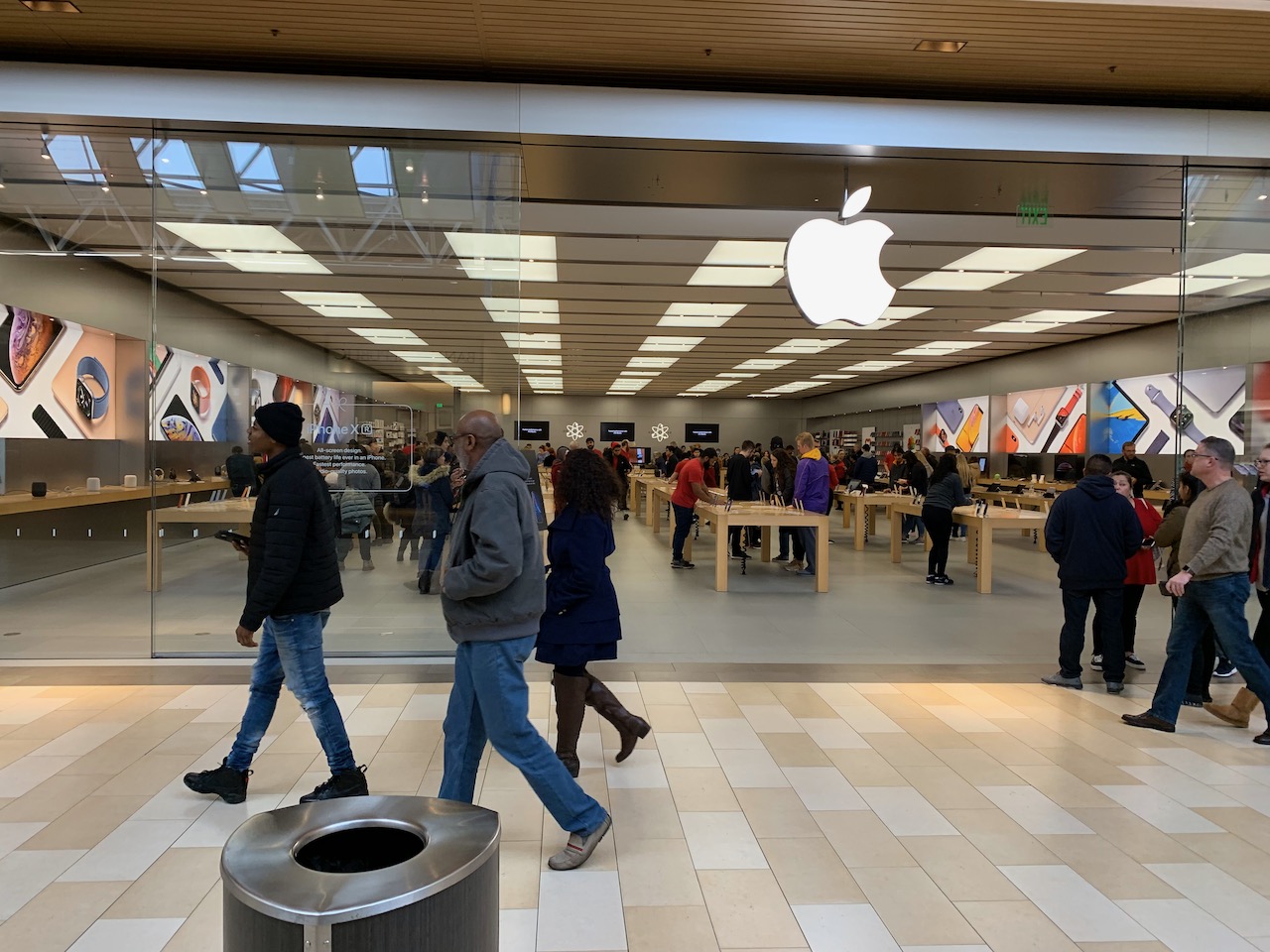 Apple Store.jpeg