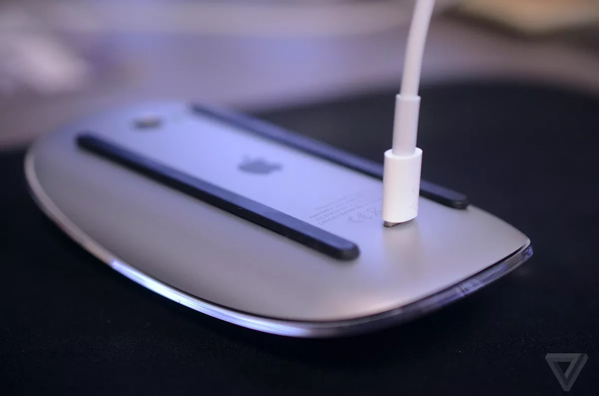 Apple_Magic_Mouse_Bad_Design_2.0.jpg