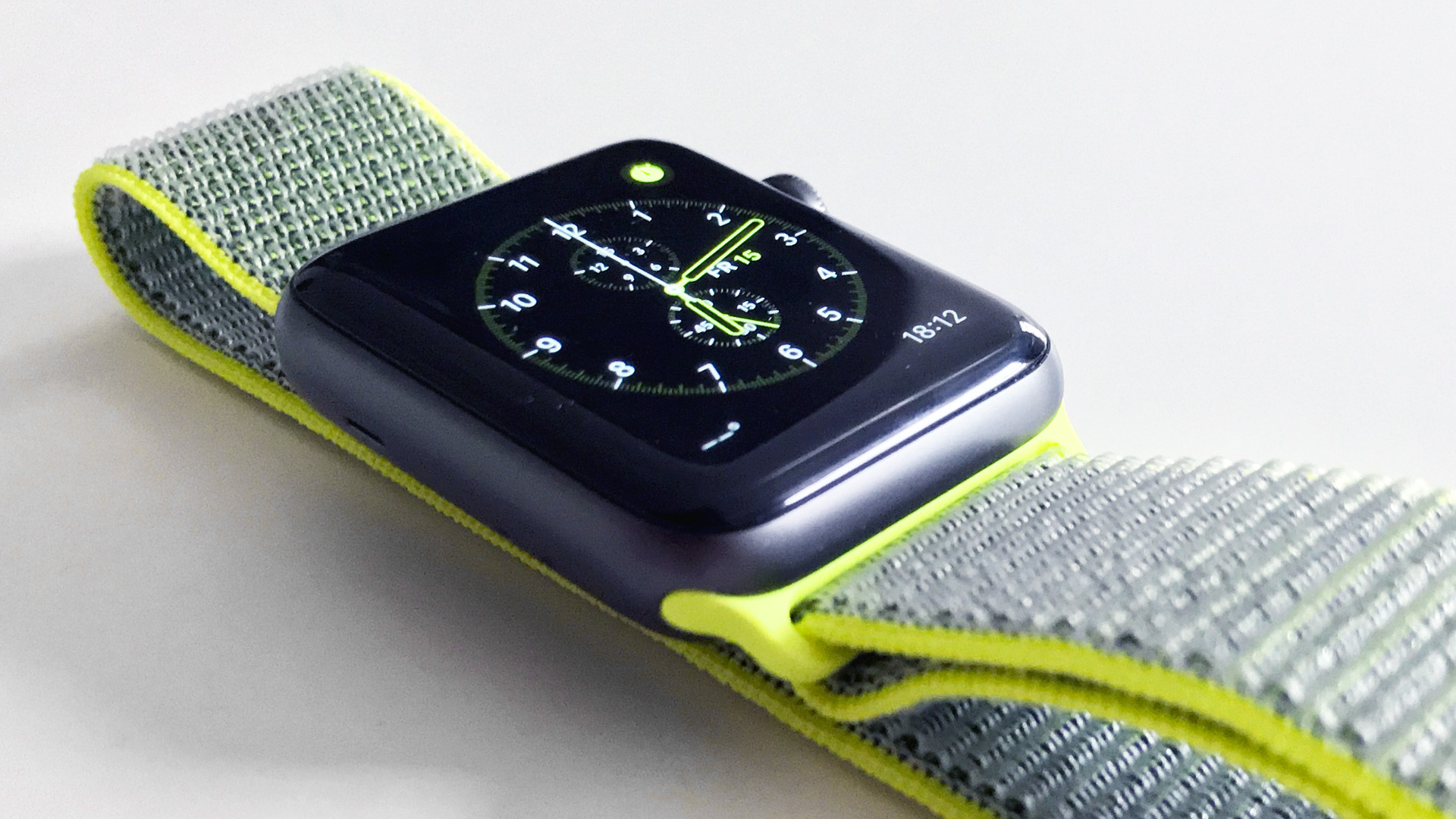 applewatchband-sportloop-blitz-02.jpg