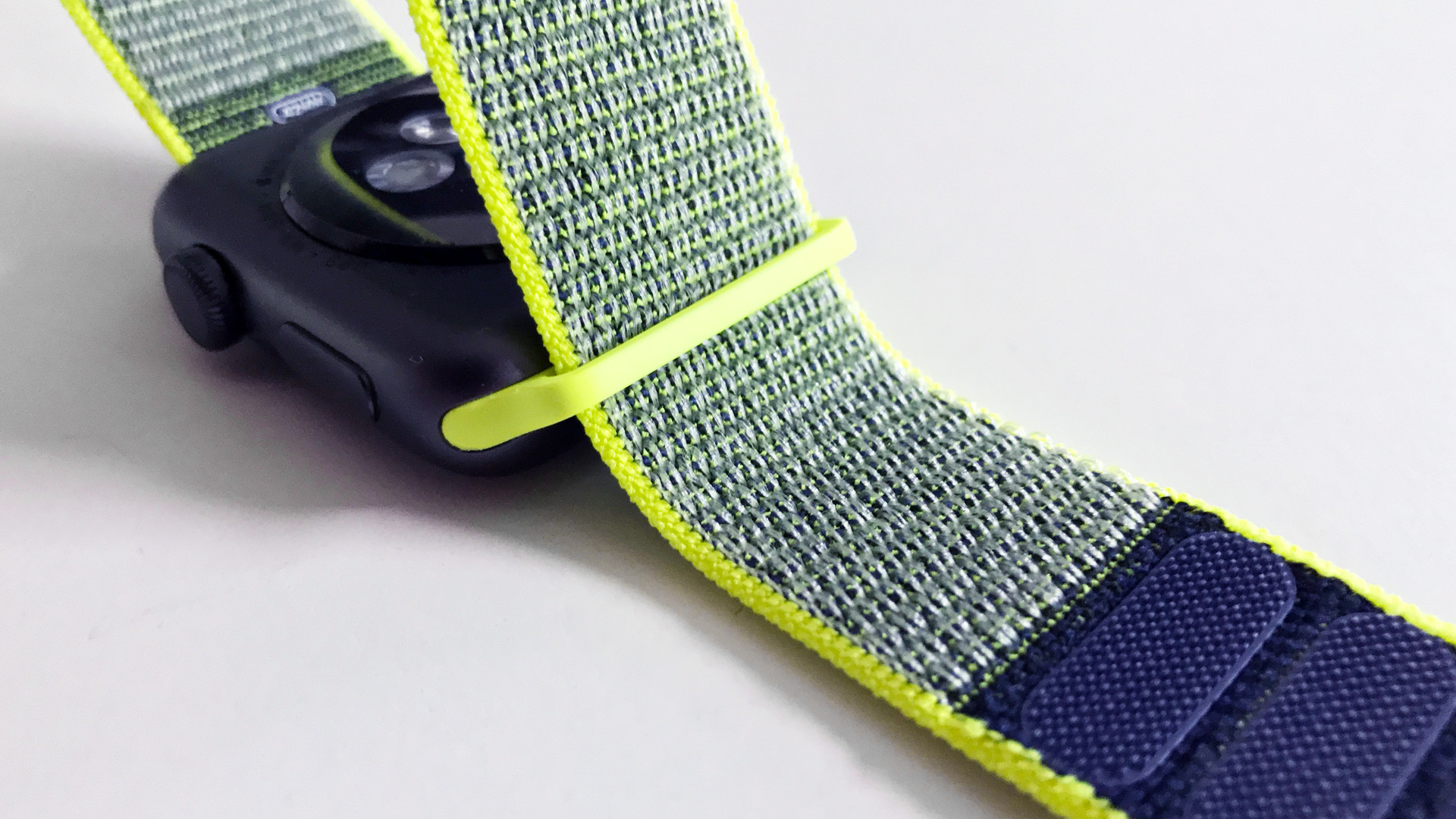 applewatchband-sportloop-blitz-03.jpg