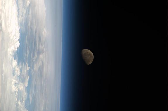 astronaut-earth-moonset.jpg