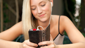 bbiphone_ctr_img.jpg