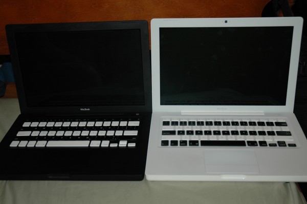 black-keyboard-white-macbook-1.jpg