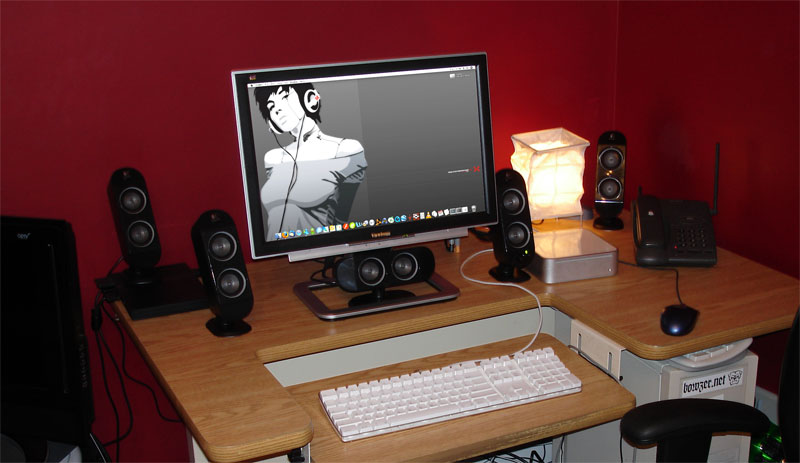 bowz-mar06_newlcd_newspeakers.jpg