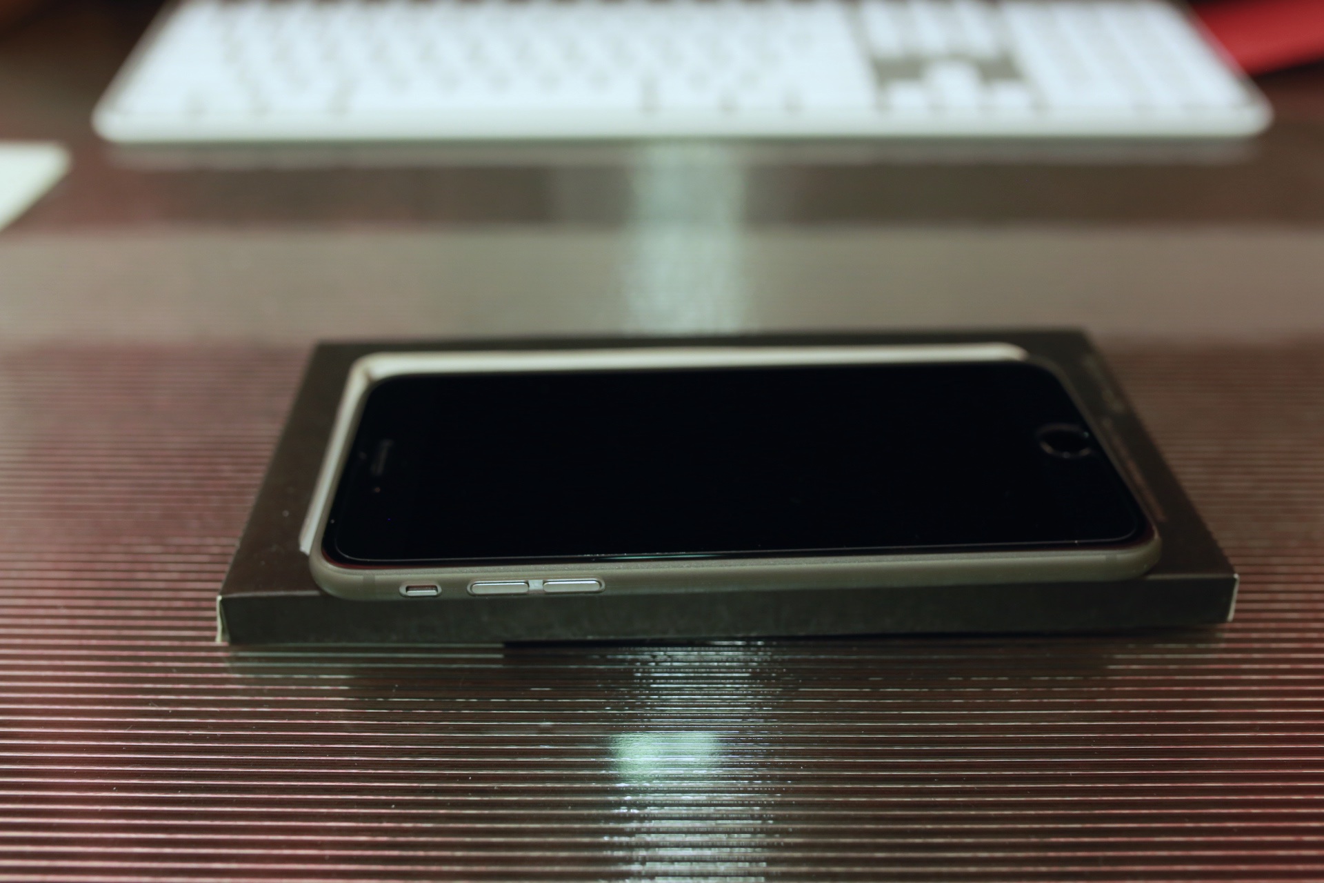 Caudabe Veil iPhone 6 Plus 3.jpg