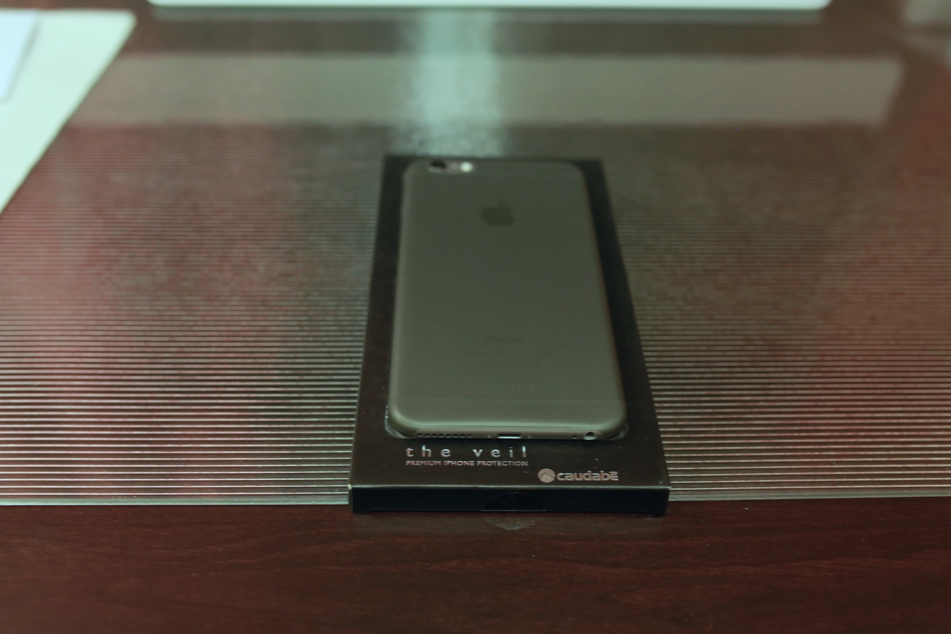 Caudabe Veil iPhone 6 Plus 6.jpg