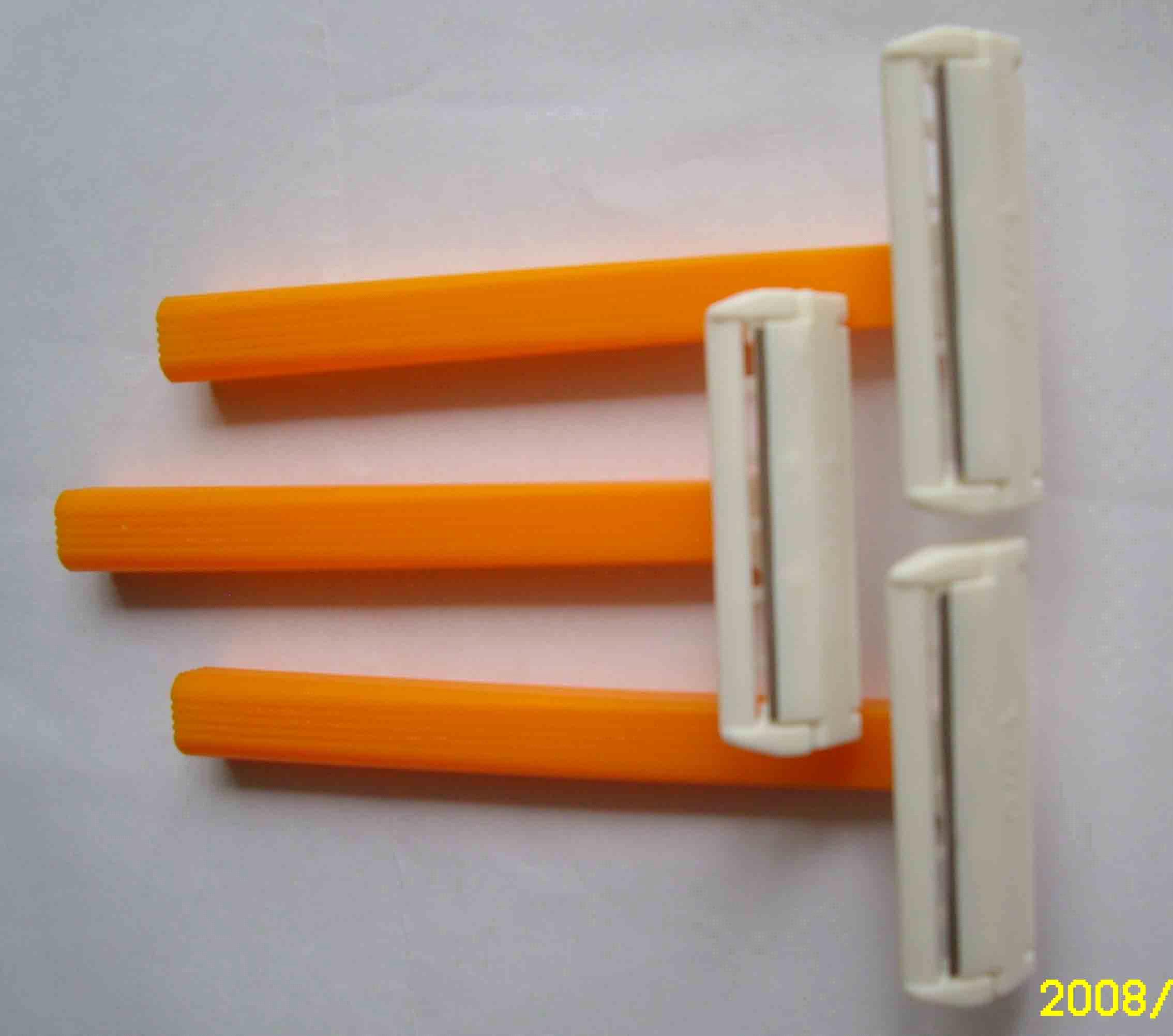 China_BIC_disposable_razors2008827949464.jpg