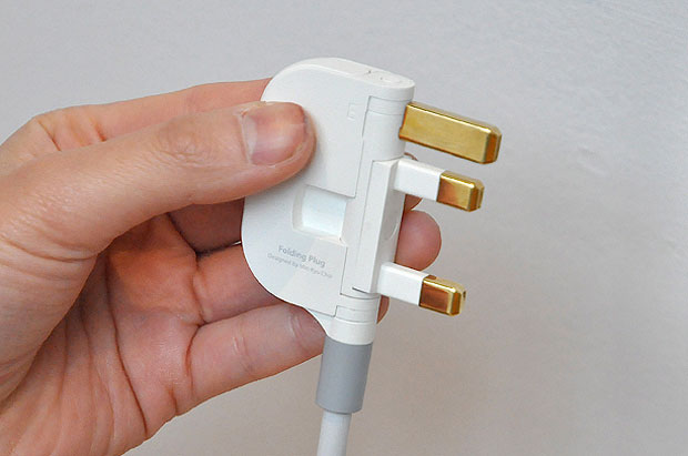 choi_uk_folding_plug01.jpg