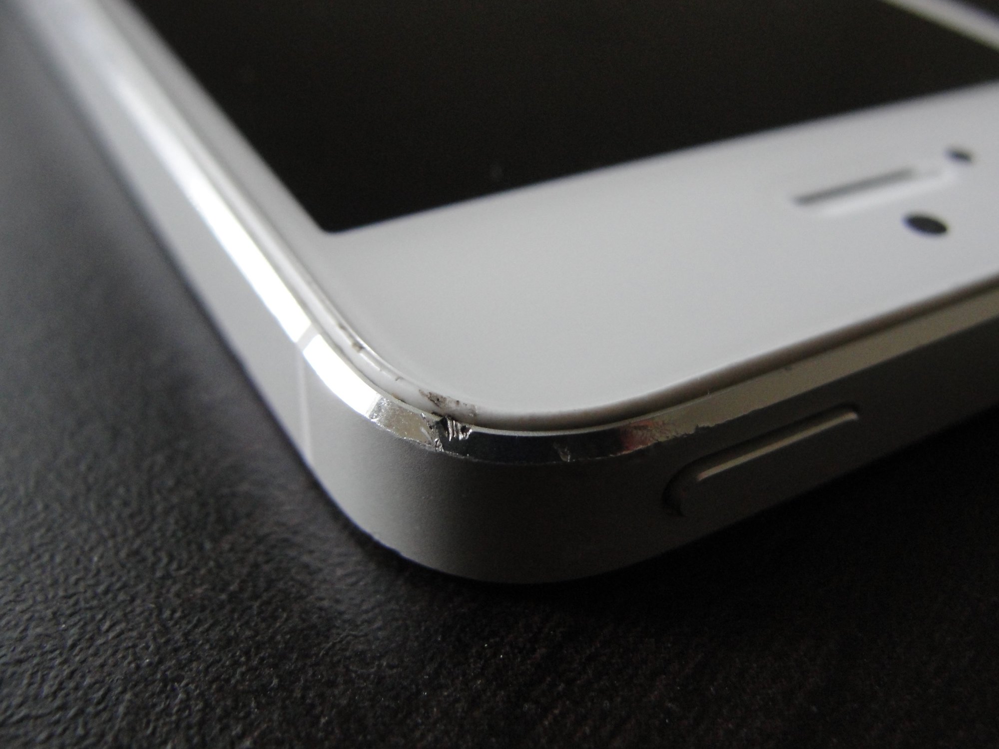 corner-of-iphone-scratched.jpg