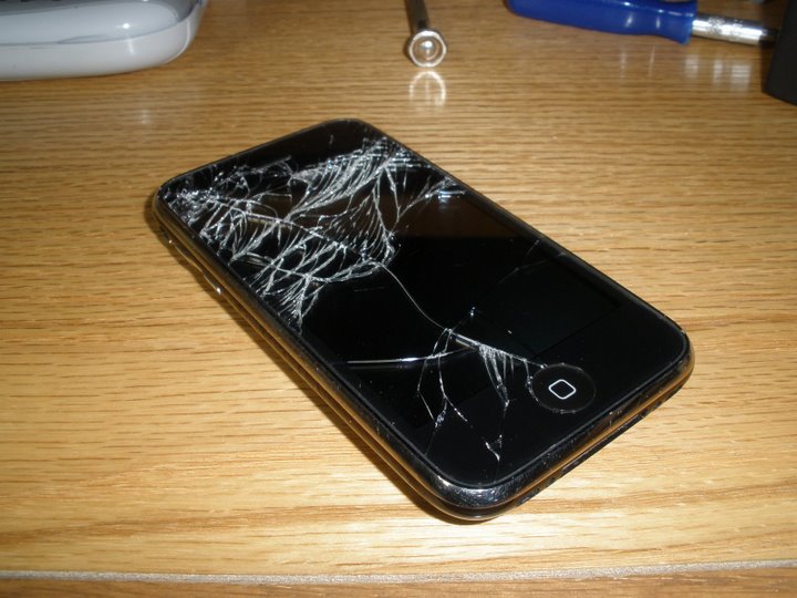 Cracked iPhone 3GS.jpg