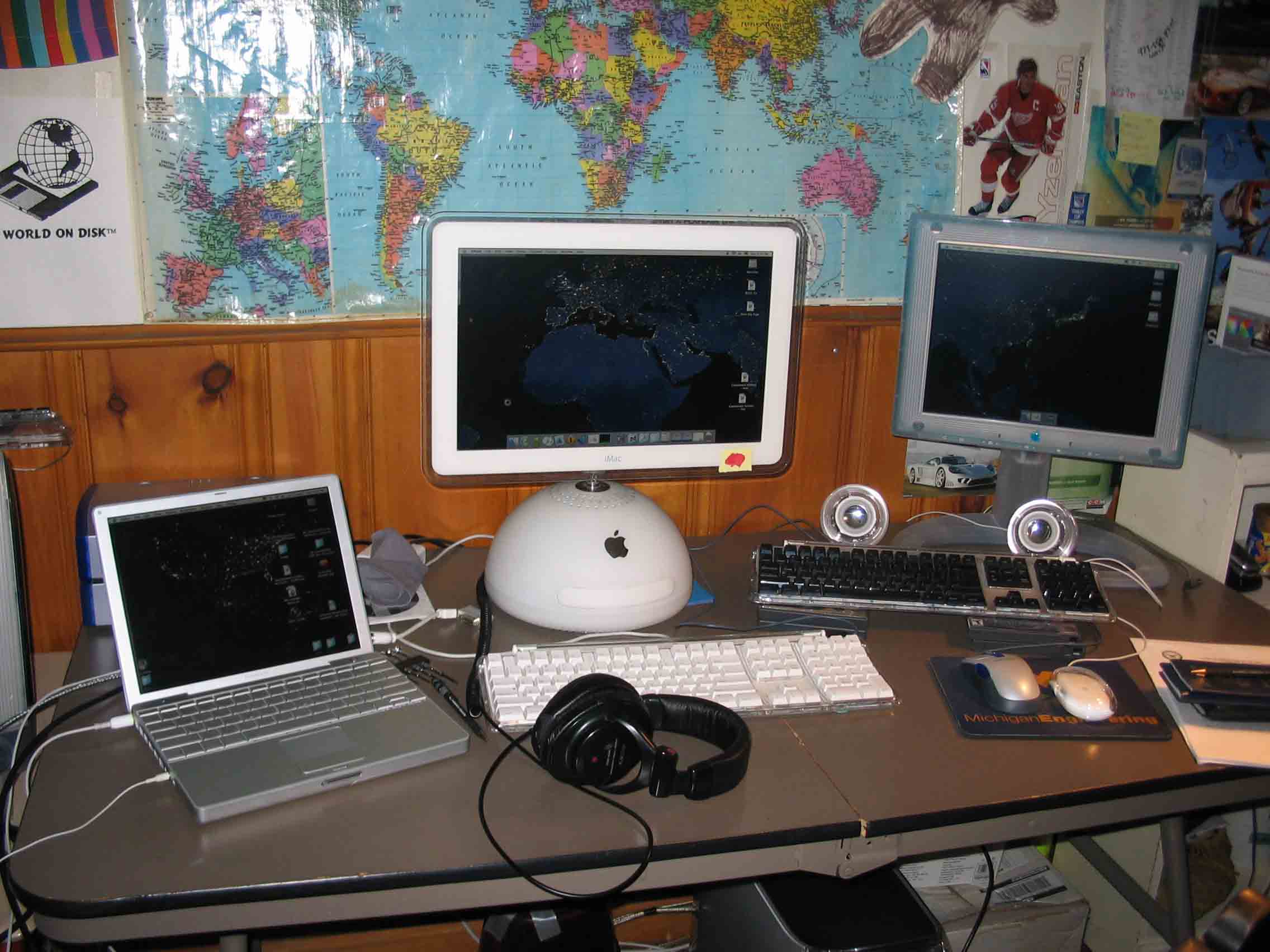 Desk.jpg