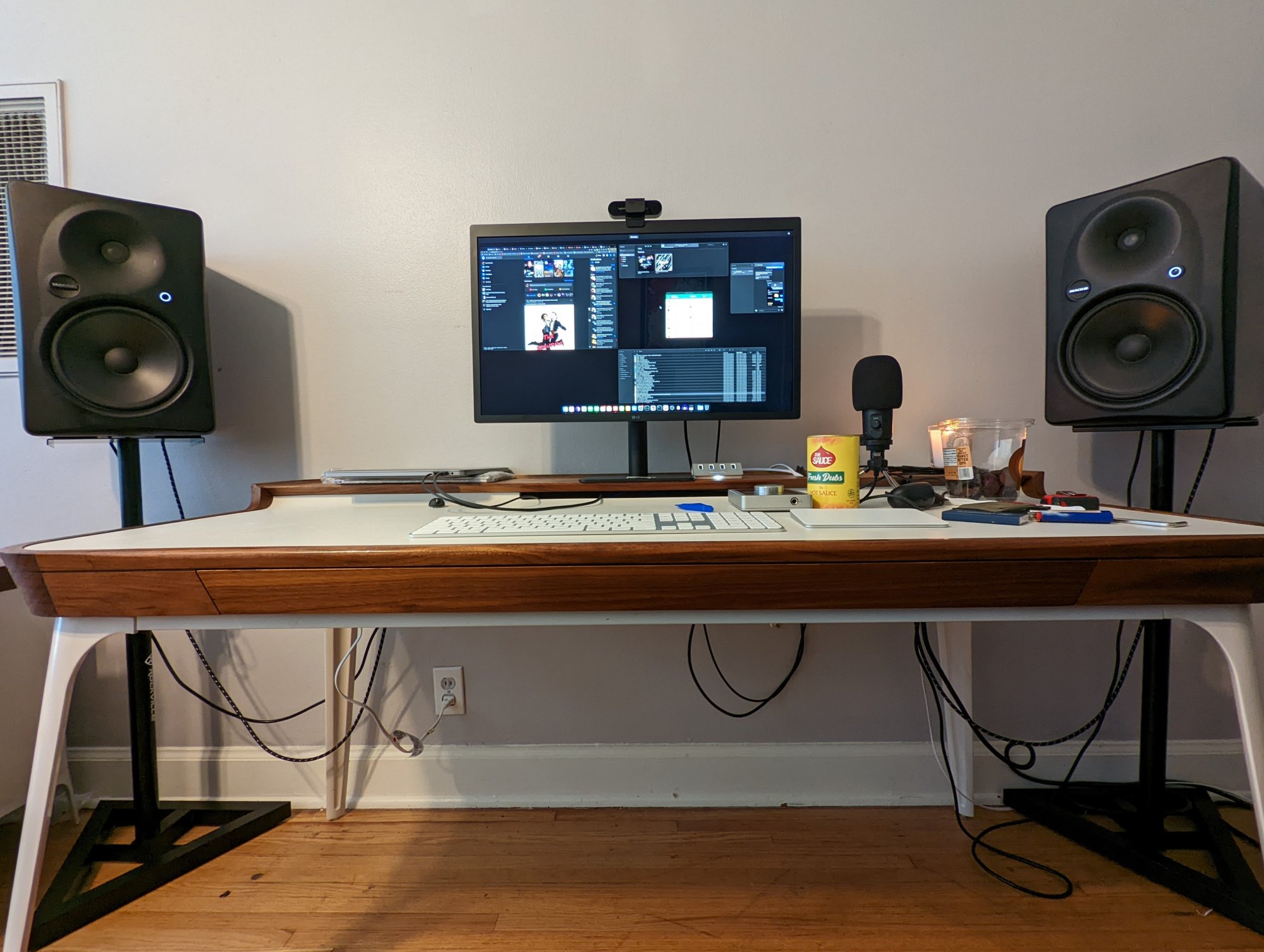 desk.jpg