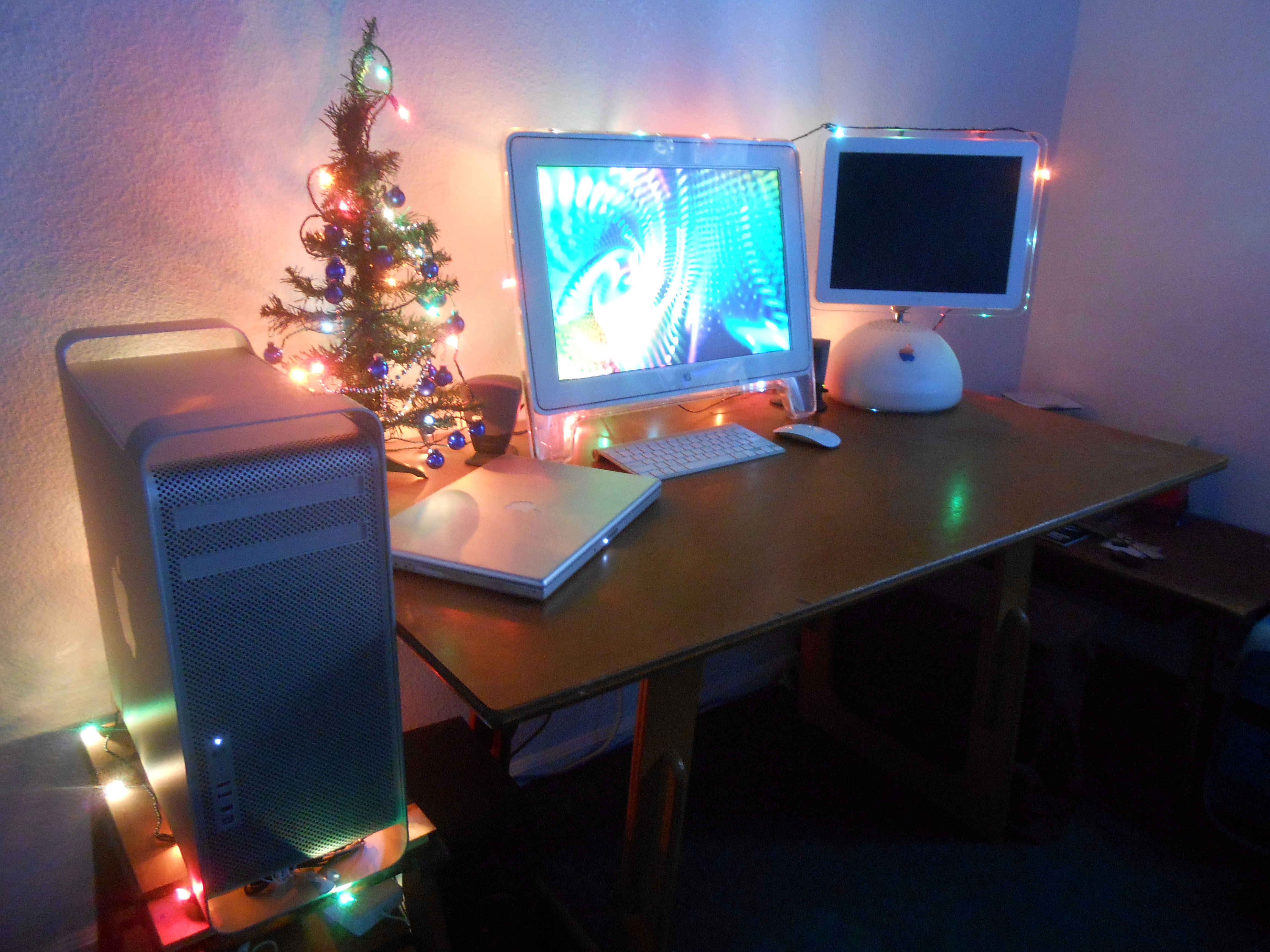 desktop christmas.jpg