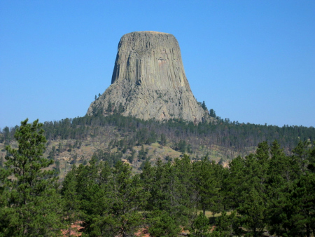 Devils_Tower_in_Wyoming.jpg