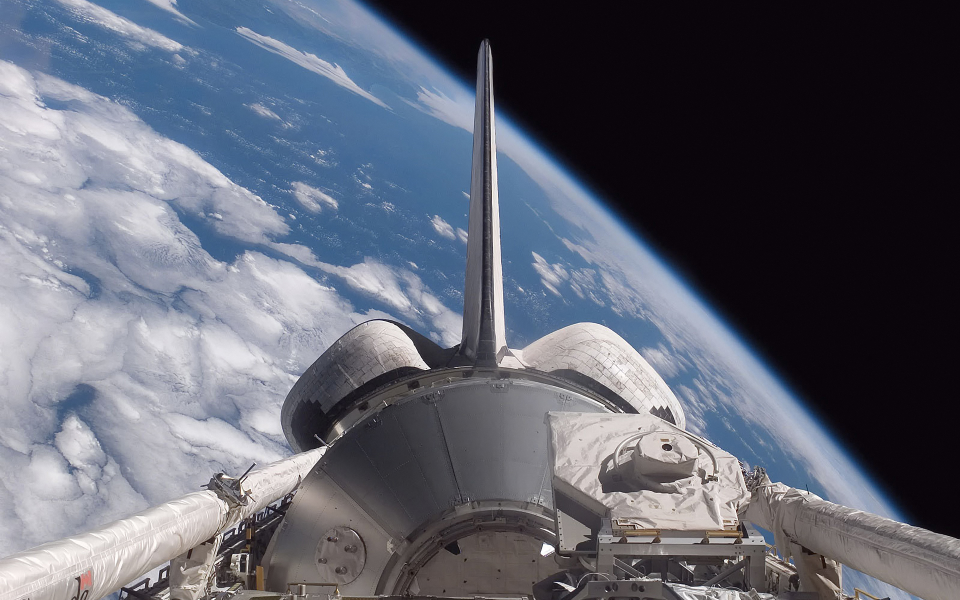 discovery--space-station-sts121.jpg