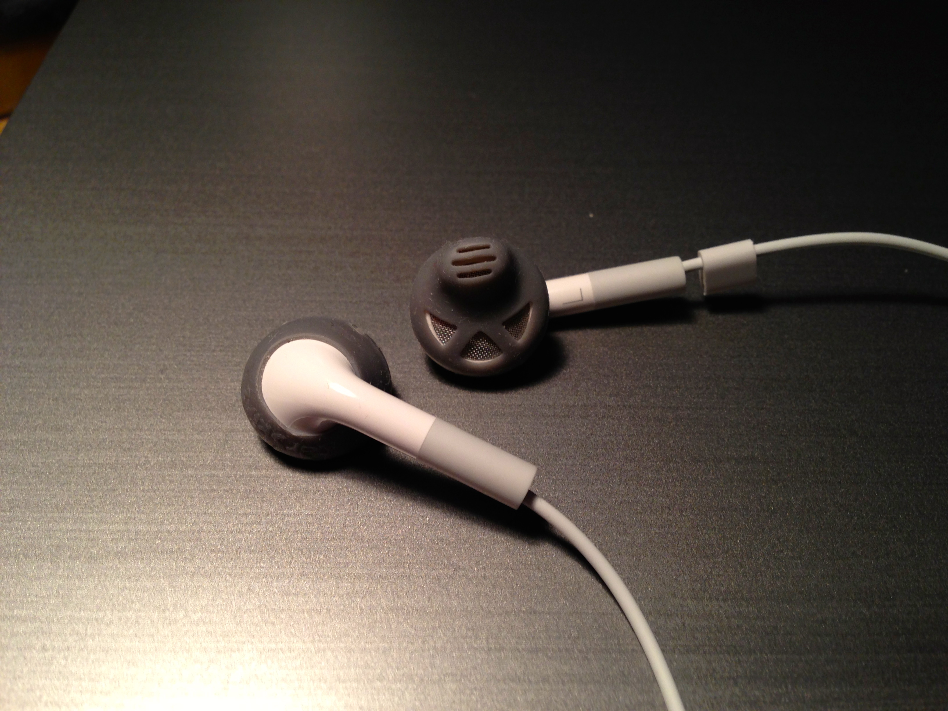 earbuds w: Earskinz.JPG