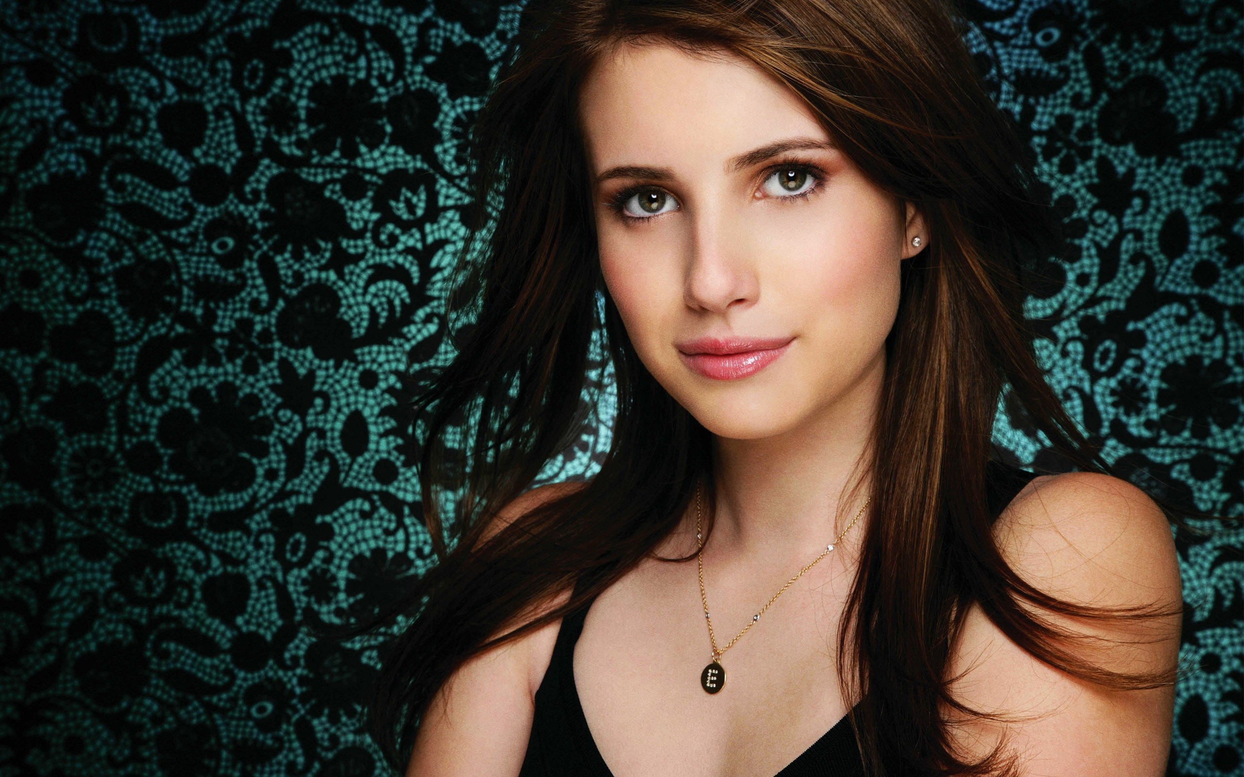 emma_roberts_2011_wallpaper-2560x1600.jpg
