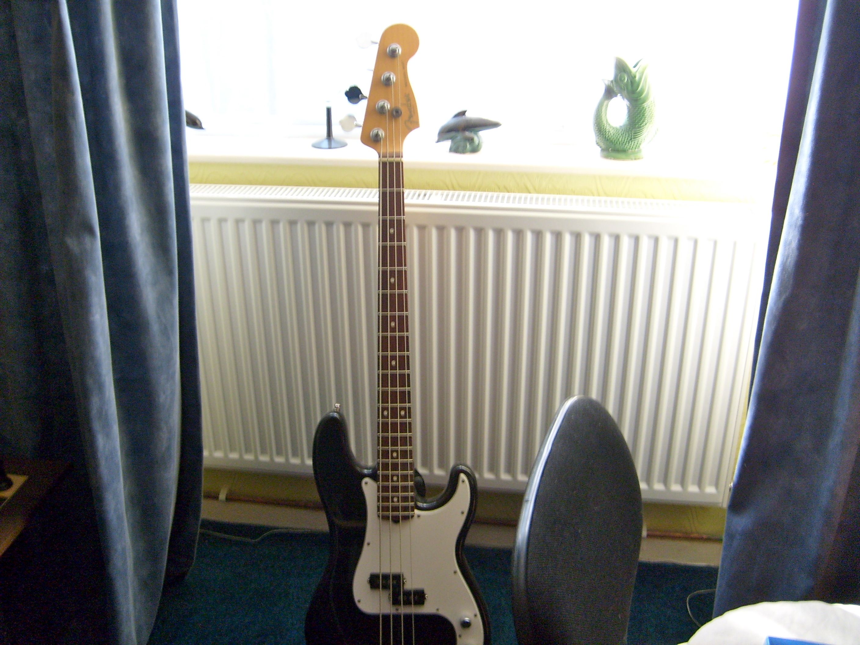 FenderBass.jpg