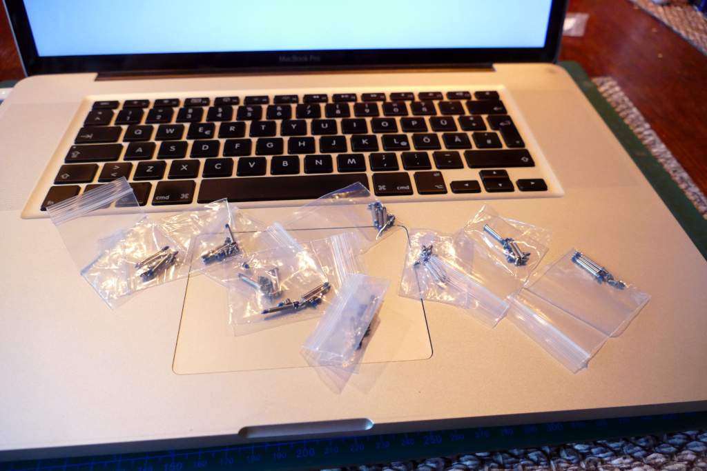 Finishing touch - new case screws.JPG
