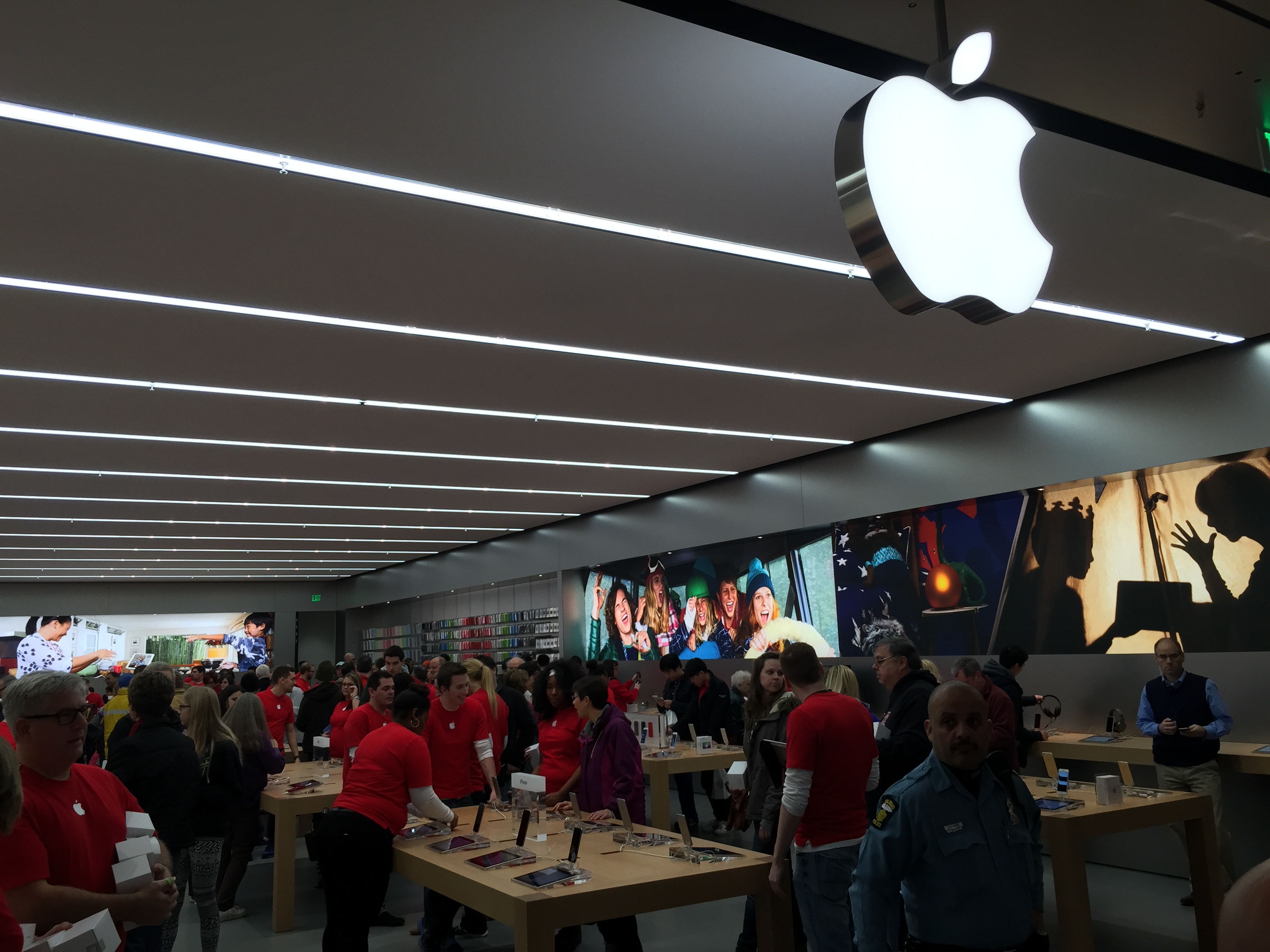FPMAppleStoreOpening.JPG