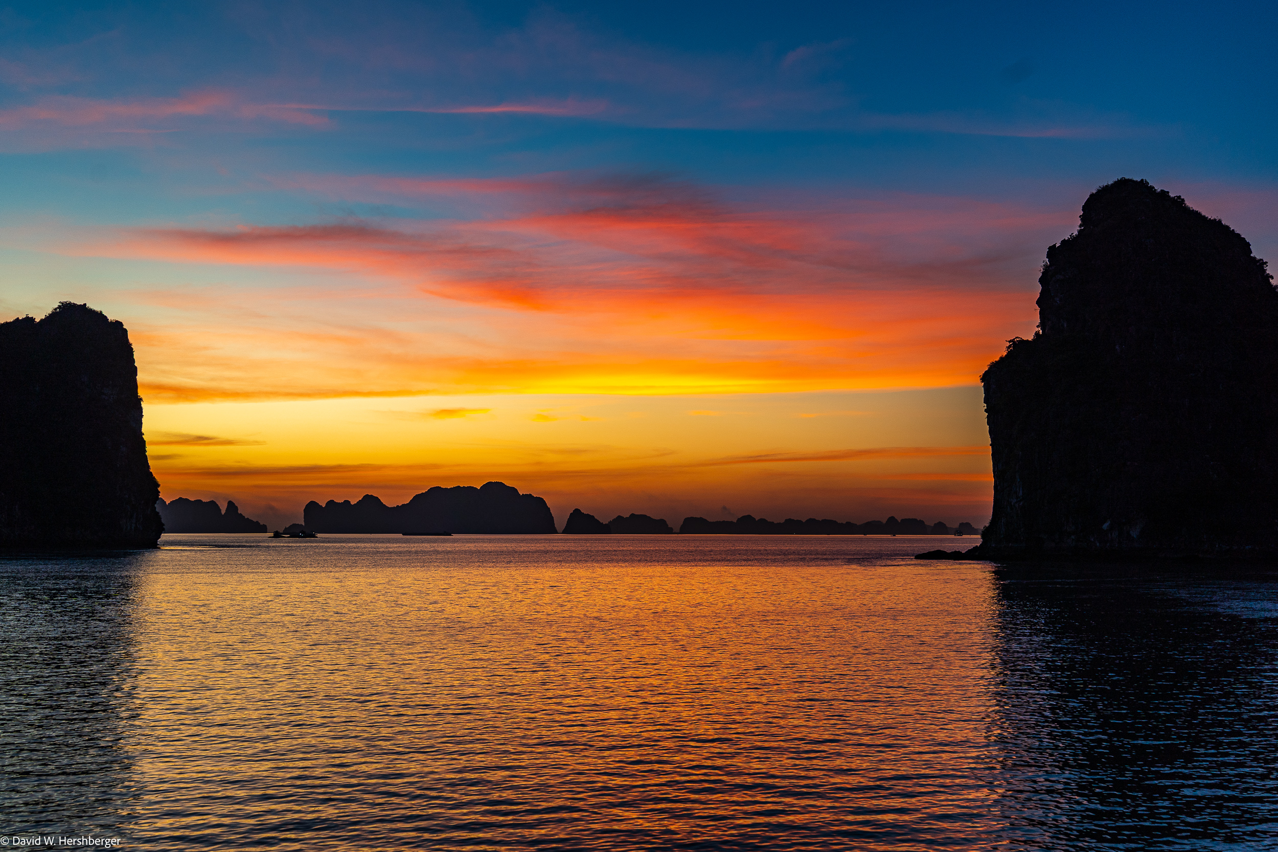 Halong Bay.jpg