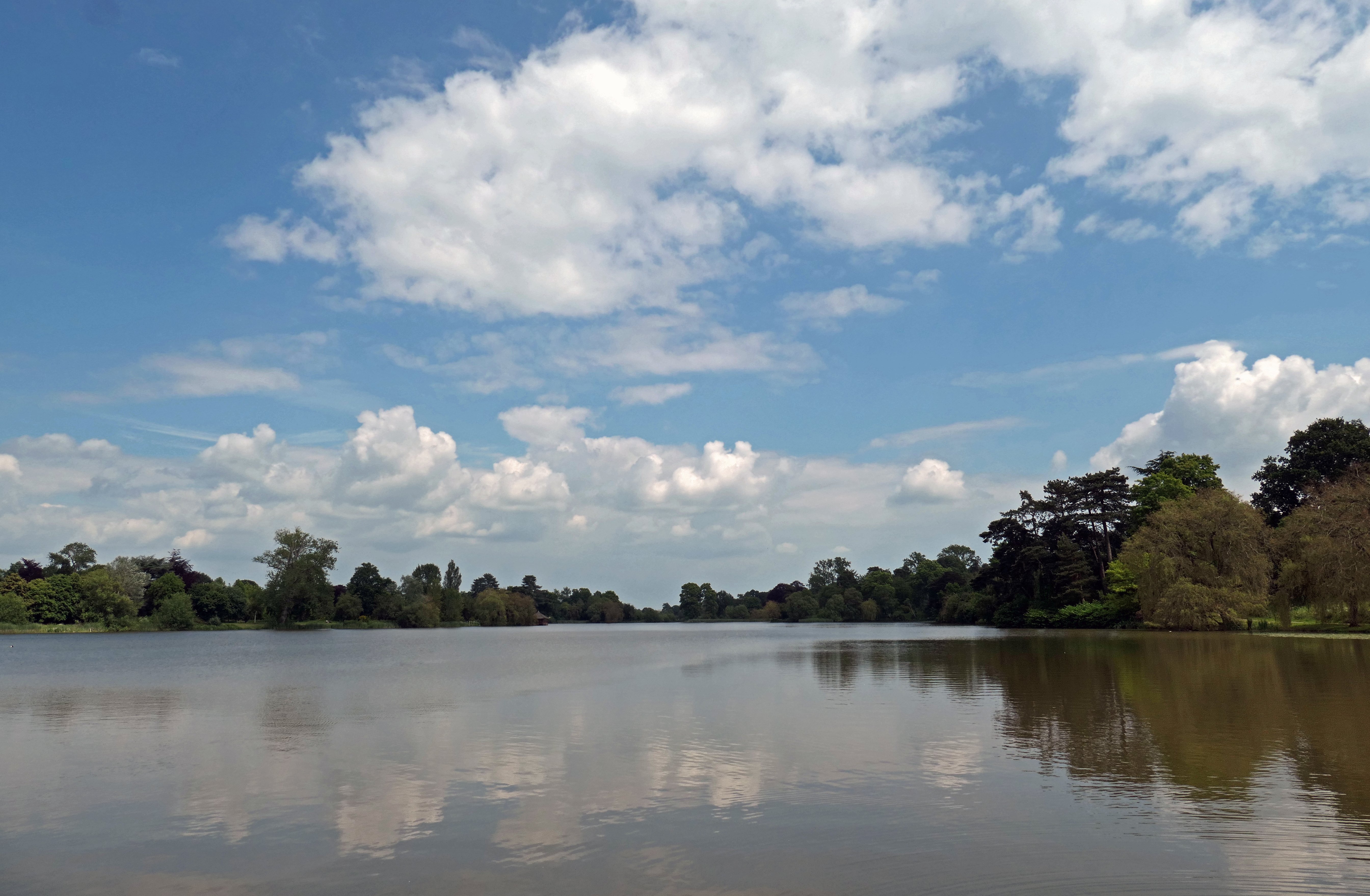 Hever Castle Lake.JPG