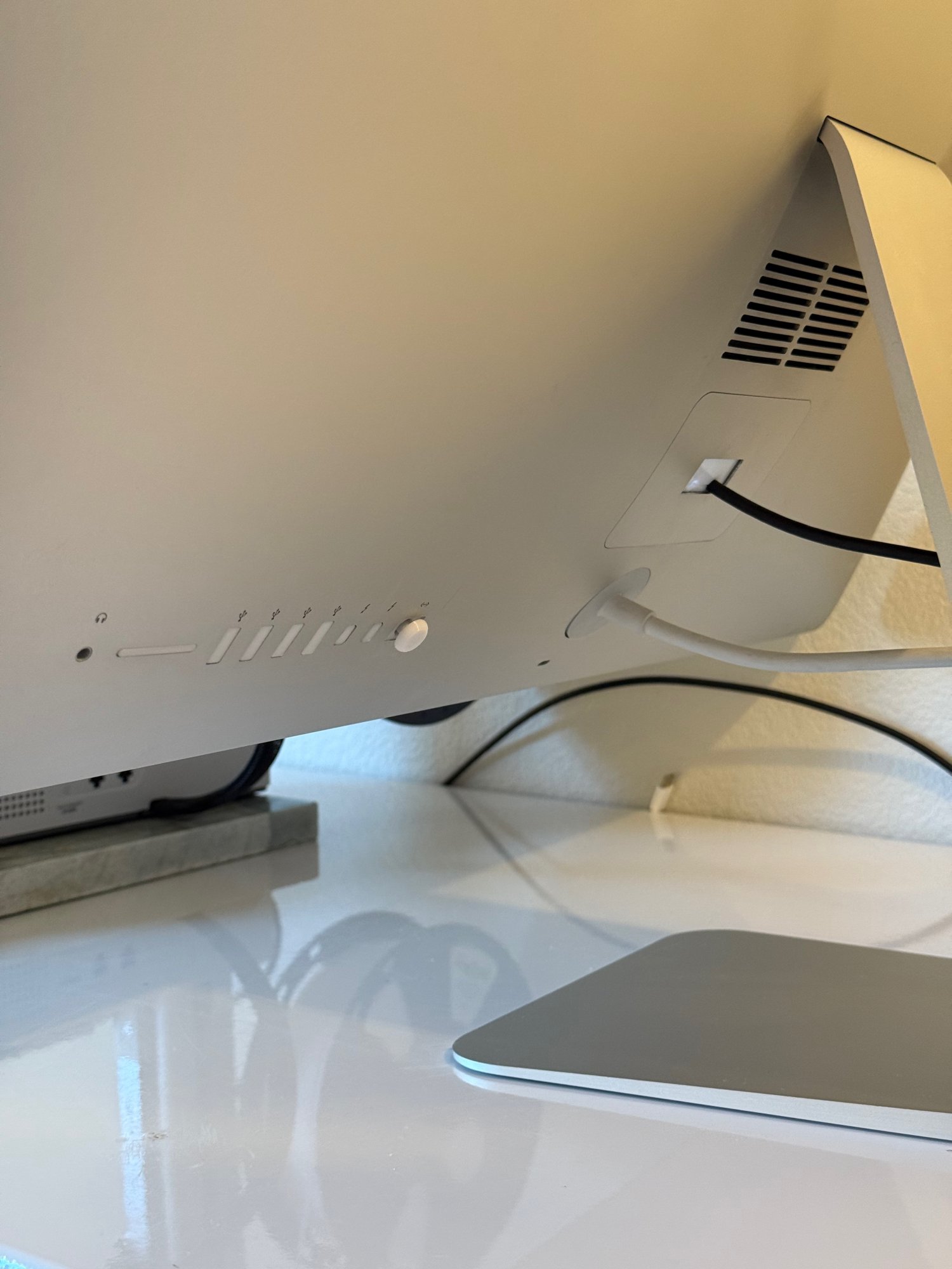 iMac5KMonitor-4.jpeg