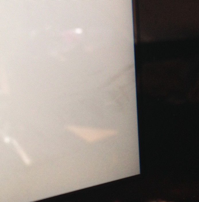 imac_late_2016_dust_under_screen.png