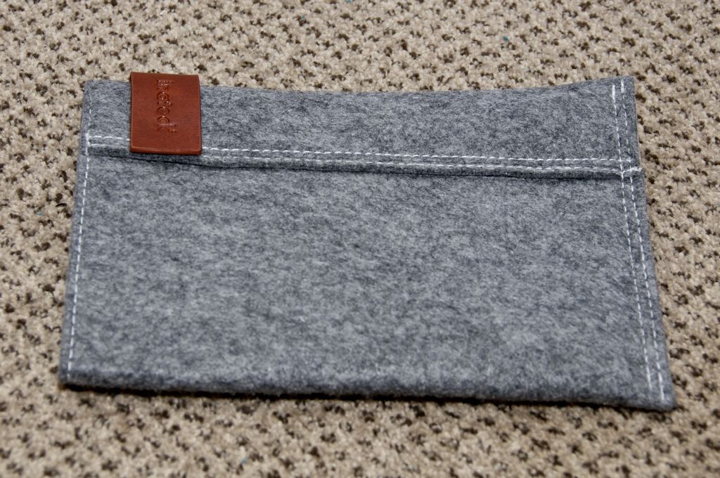 Inateck Felt Sleeve for iPad mini review 1.jpg