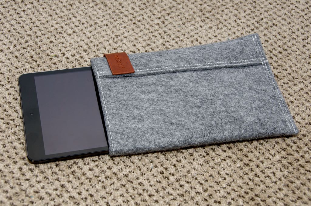 Inateck Felt Sleeve for iPad mini review 2.jpg