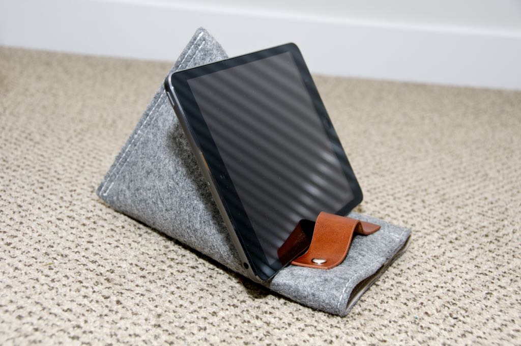 Inateck Felt Sleeve for iPad mini review 4.jpg