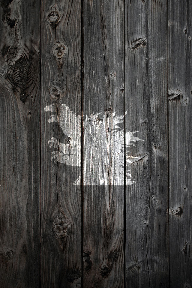 iP4_wood_godzilla.jpg