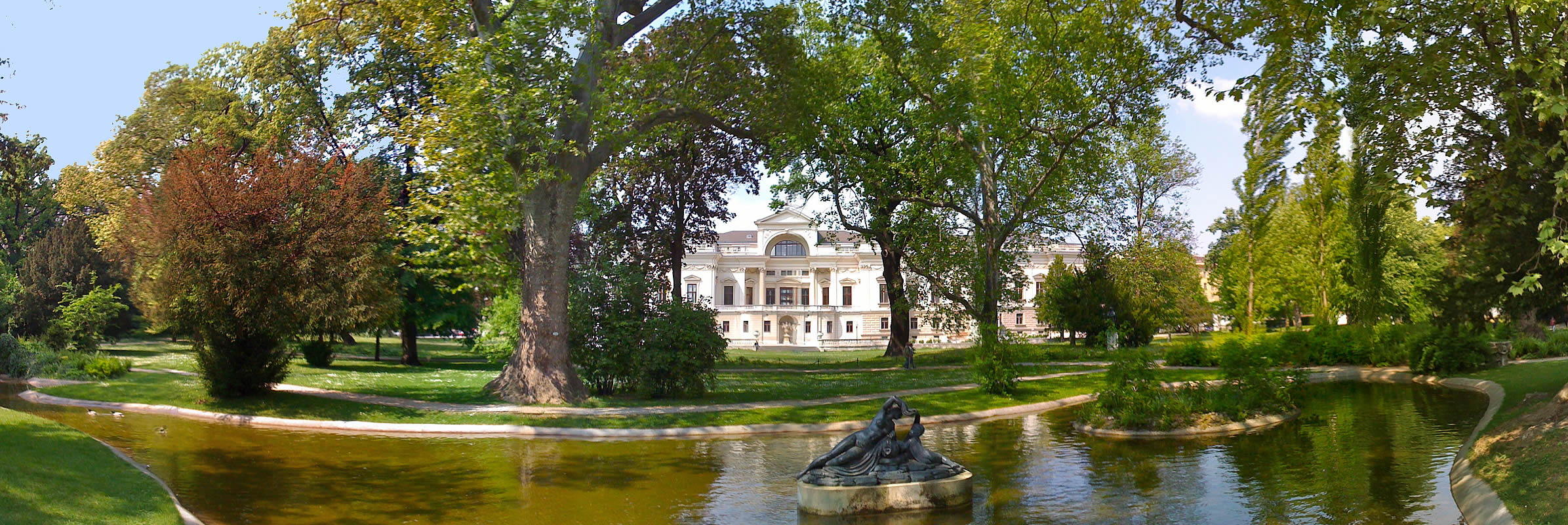 iP_Palais_Liechtenstein_Gartenteich_02.jpg