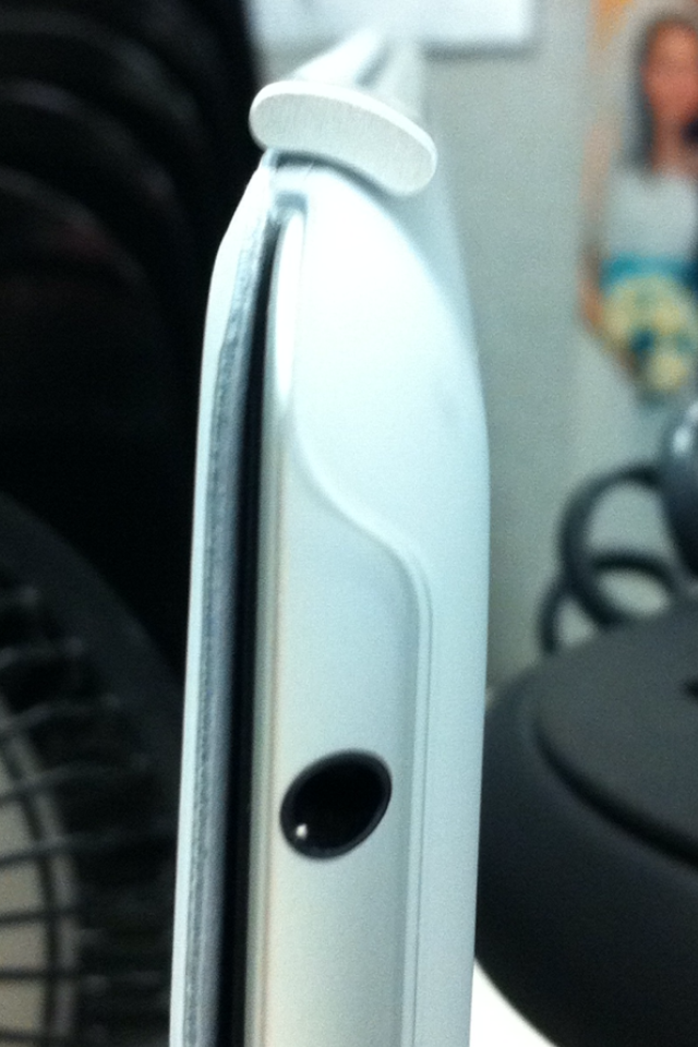 iPad 2 with Feather 016.png