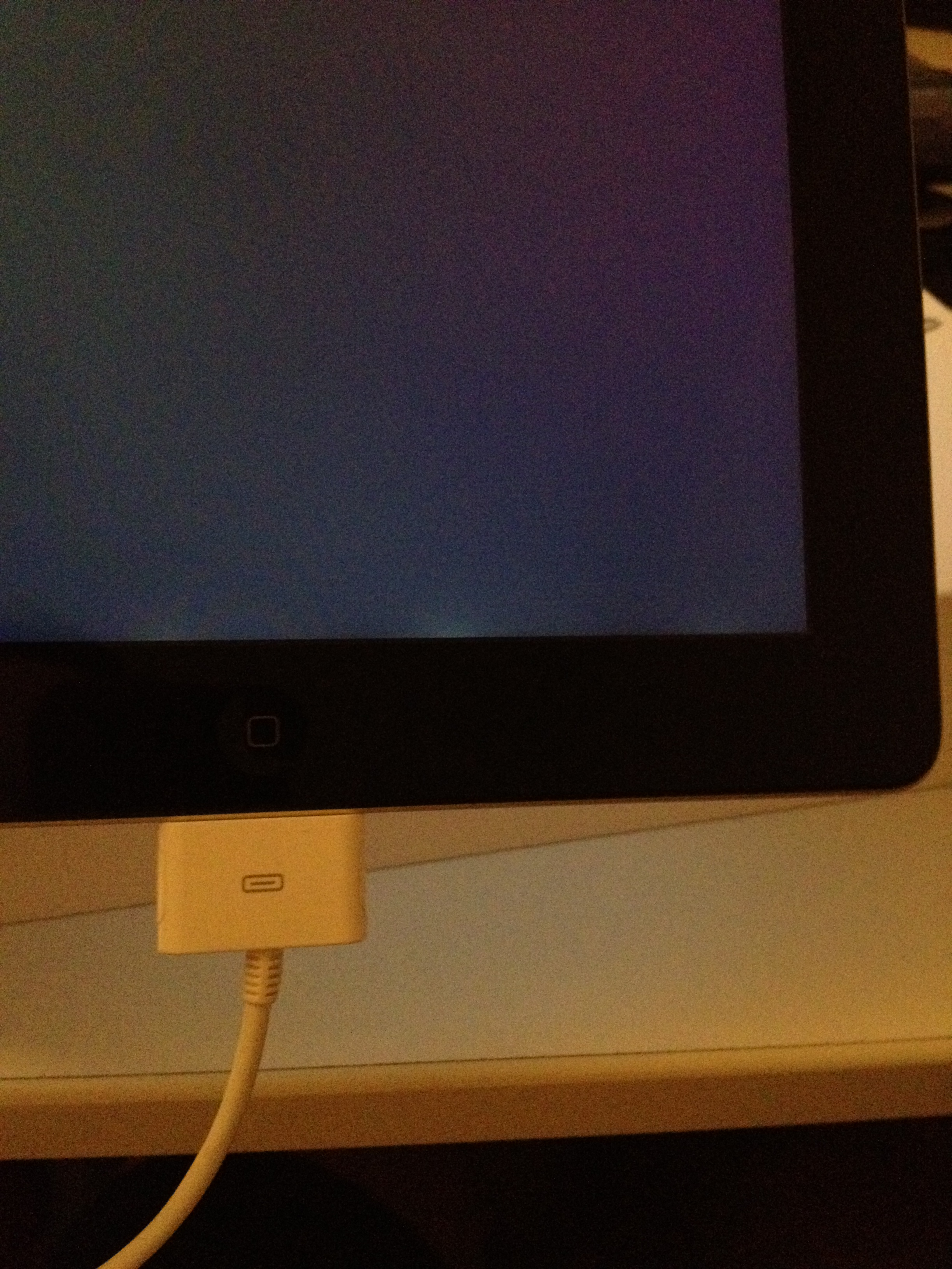 ipad 3 screen bottom edge - light bleed.JPG