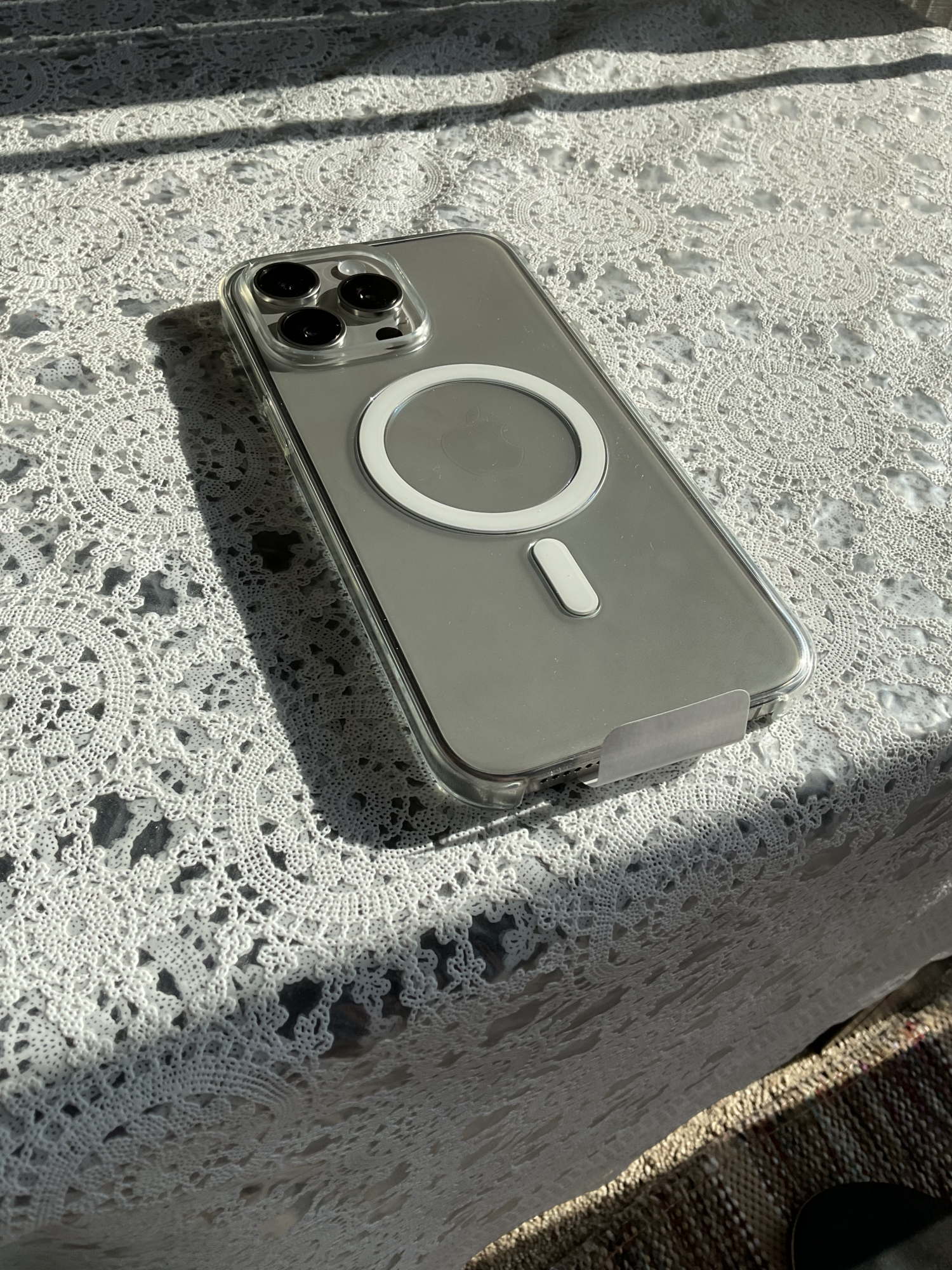 iPhone-15-Pro-Max_Nat-Ti_Clear-Case_direct-sun-2.png