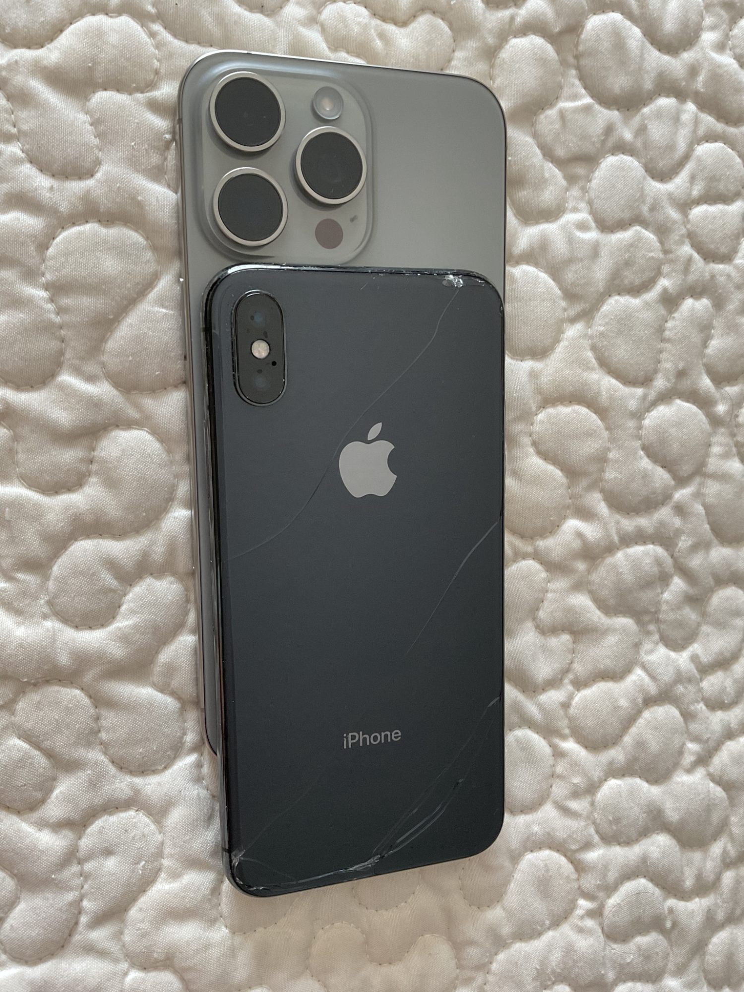 iPhone-15-Pro-Max_vs_iPhone-X_rear_width.png