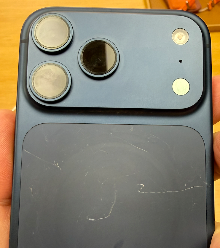 iPhone 17 Pro Max, Deep Blue, another, cropped.png