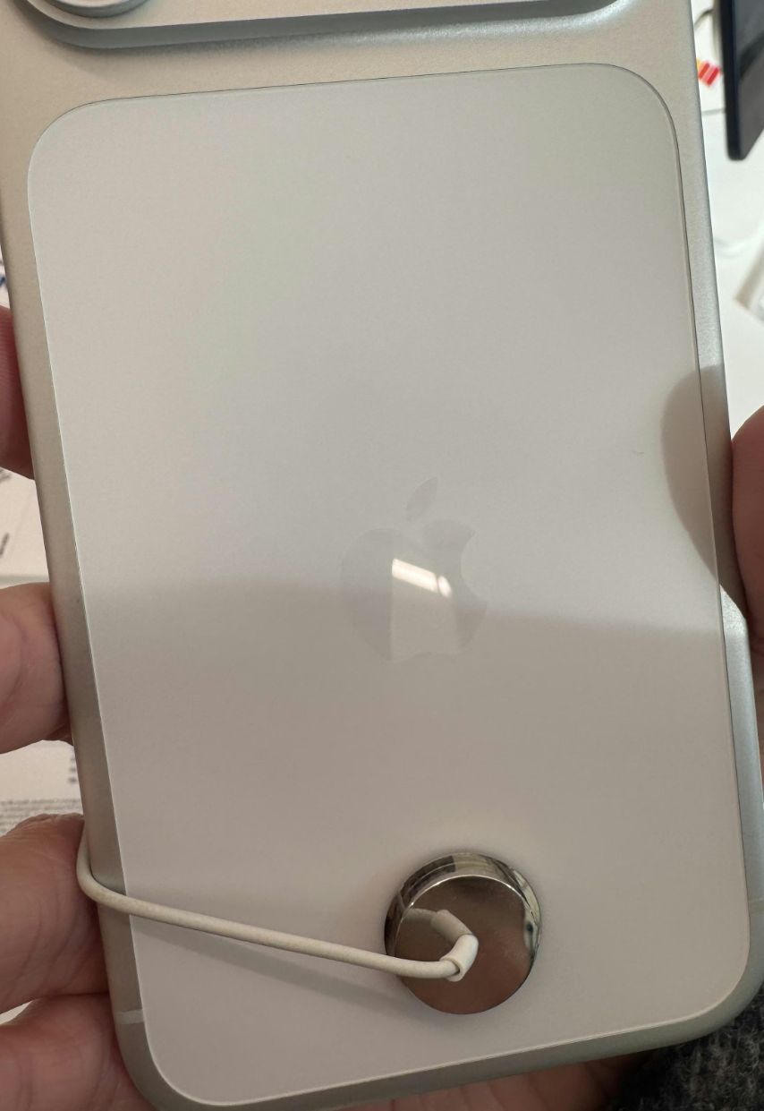 iPhone 17 pro misaligned back 3.png