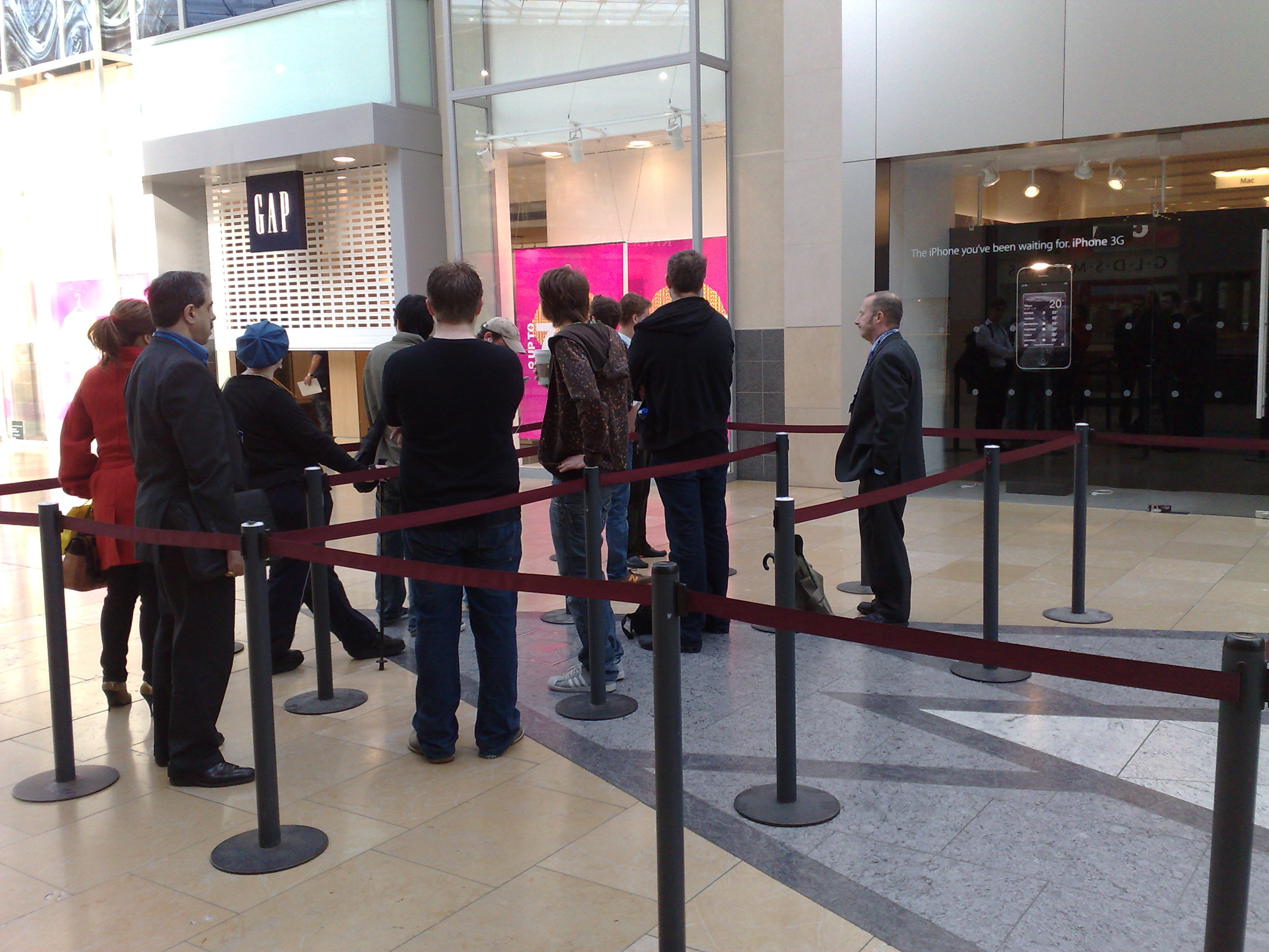 iPhone 3G launch.jpg